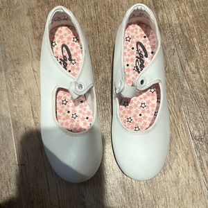 White tap shoes